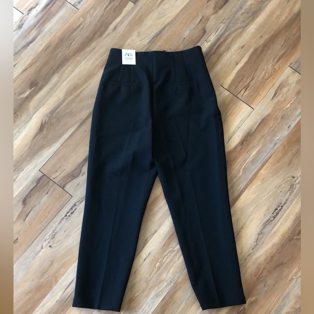 ZARA Modern High Rise - Picture 3 of 3